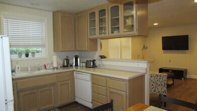 530 10th St, Unit Unit A in Sacramento, CA - Foto de edificio - Building Photo