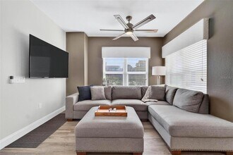 10764 70th Ave N in Seminole, FL - Foto de edificio - Building Photo