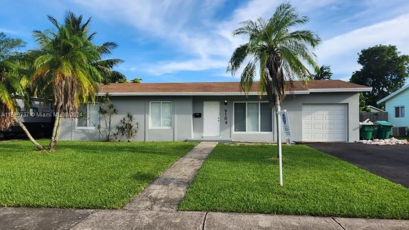 9104 SW 181st Ter in Palmetto Bay, FL - Building Photo