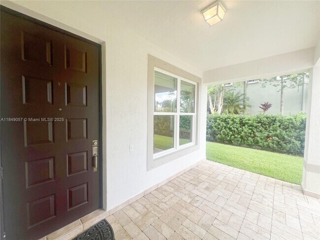 16306 SW 11th St in Pembroke Pines, FL - Foto de edificio - Building Photo