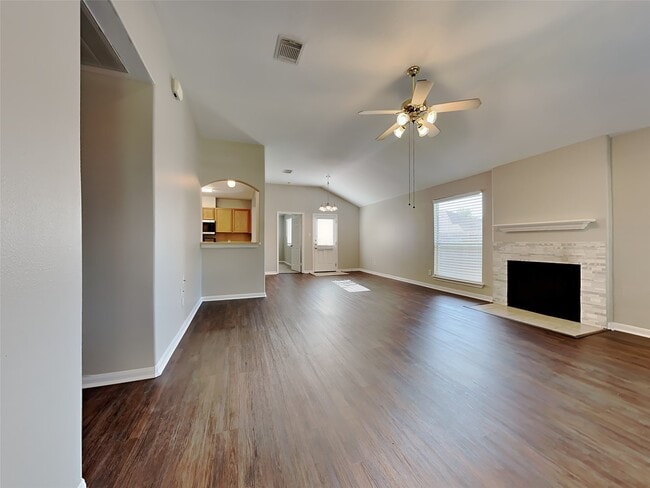 4002 Old Pine Grove Dr in Humble, TX - Foto de edificio - Building Photo