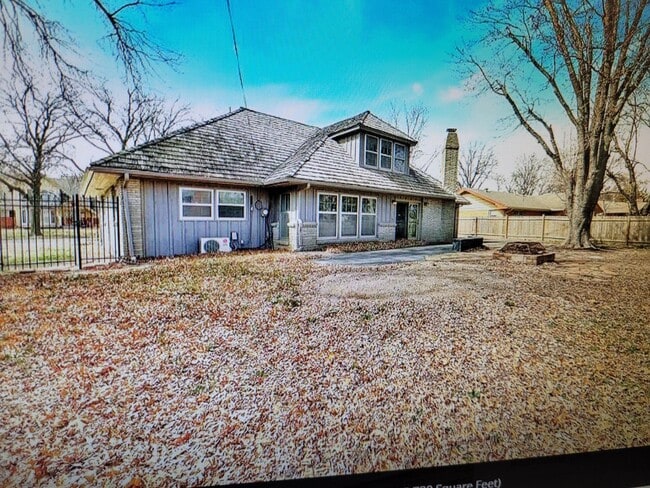 720 N Stratford Rd in Wichita, KS - Building Photo - Building Photo