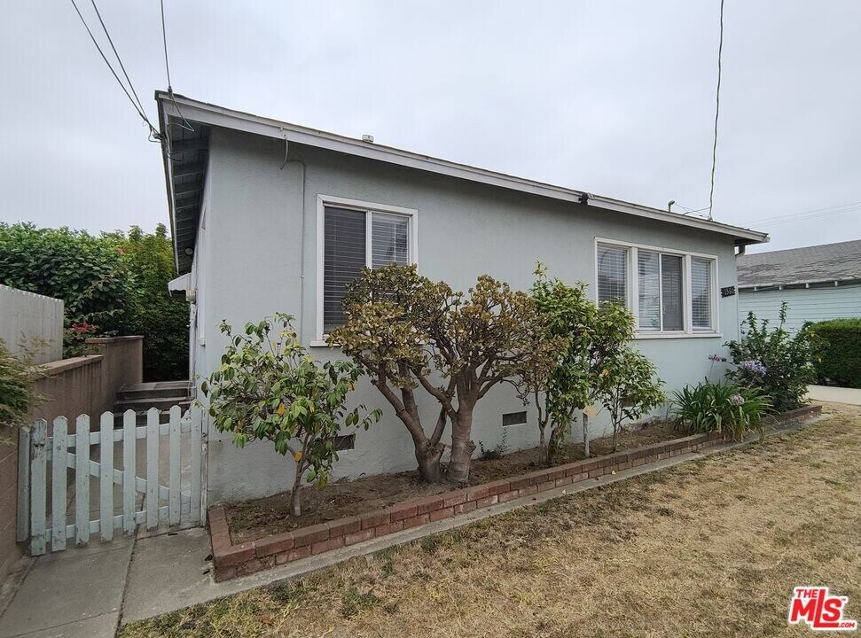 1560 W 160th St in Gardena, CA - Foto de edificio