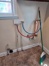 6105 Oakdale Ln in Louisville, KY - Foto de edificio - Building Photo