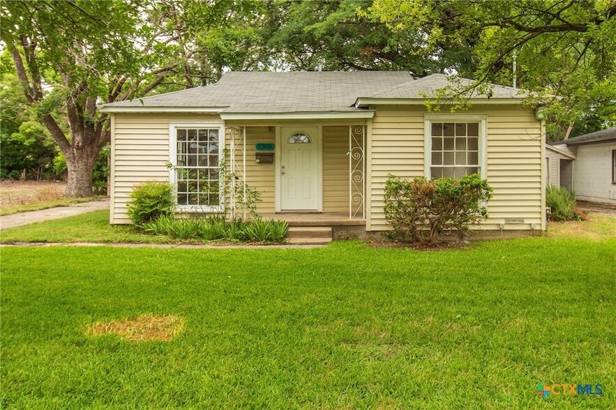 1303 E Avenue G in Killeen, TX - Building Photo