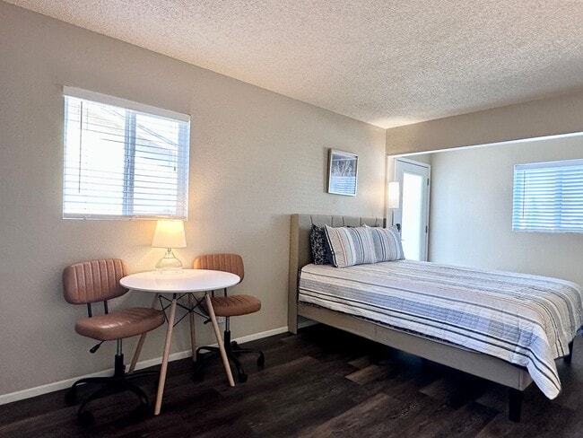 324 W Ward Ave in Ridgecrest, CA - Building Photo - Building Photo