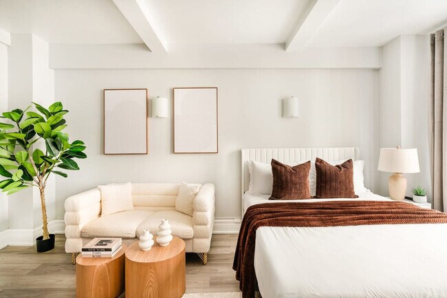 238 W 73rd St in New York, NY - Building Photo - Building Photo