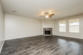 1704 Chesterwood Dr in Rockwall, TX - Foto de edificio - Building Photo