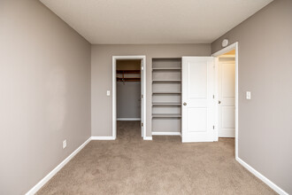 902 North Dodge Street Apartments in Iowa City, IA - Building Photo - Interior Photo