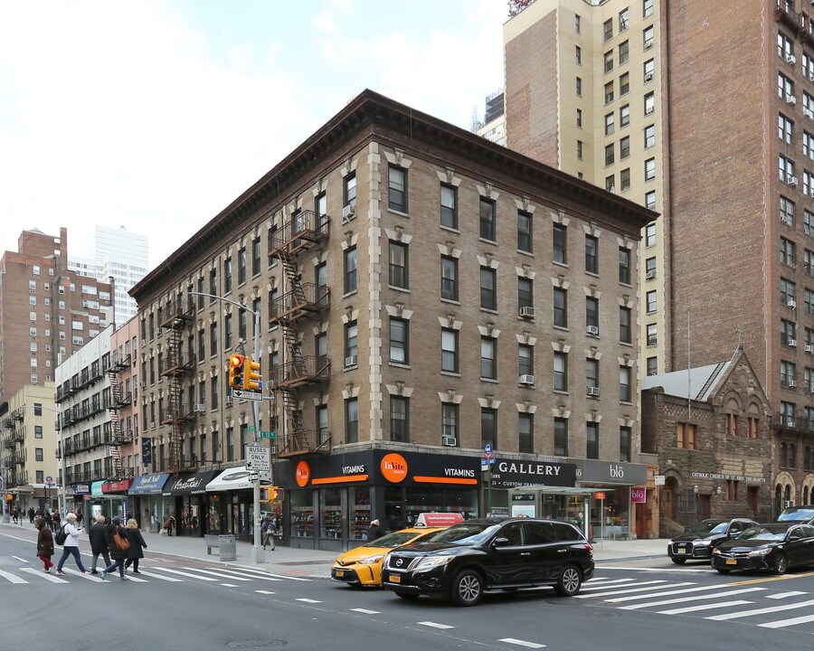 270 E 72nd St in New York, NY - Building Photo