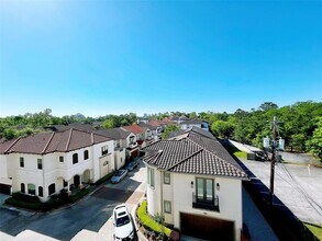 939 Queen Annes Rd in Houston, TX - Building Photo - Building Photo