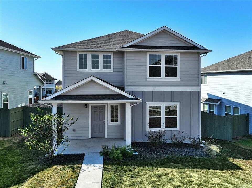 9713 Grapevine Leaf Dr in Manor, TX - Building Photo