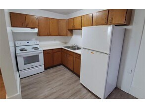 215 Linden Ave W in Winsted, MN - Building Photo - Building Photo