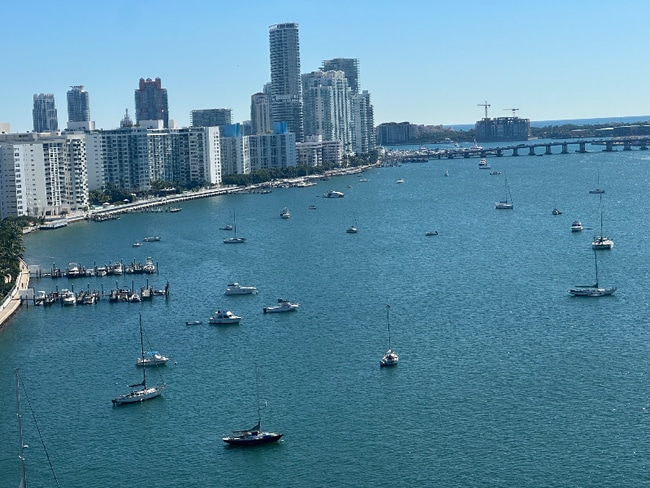11 Island Ave in Miami Beach, FL - Foto de edificio - Building Photo