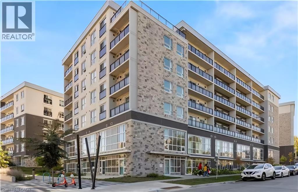 275 Larch St in Waterloo, ON - Building Photo