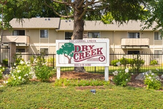 Dry Creek in Paso Robles, CA - Foto de edificio - Building Photo