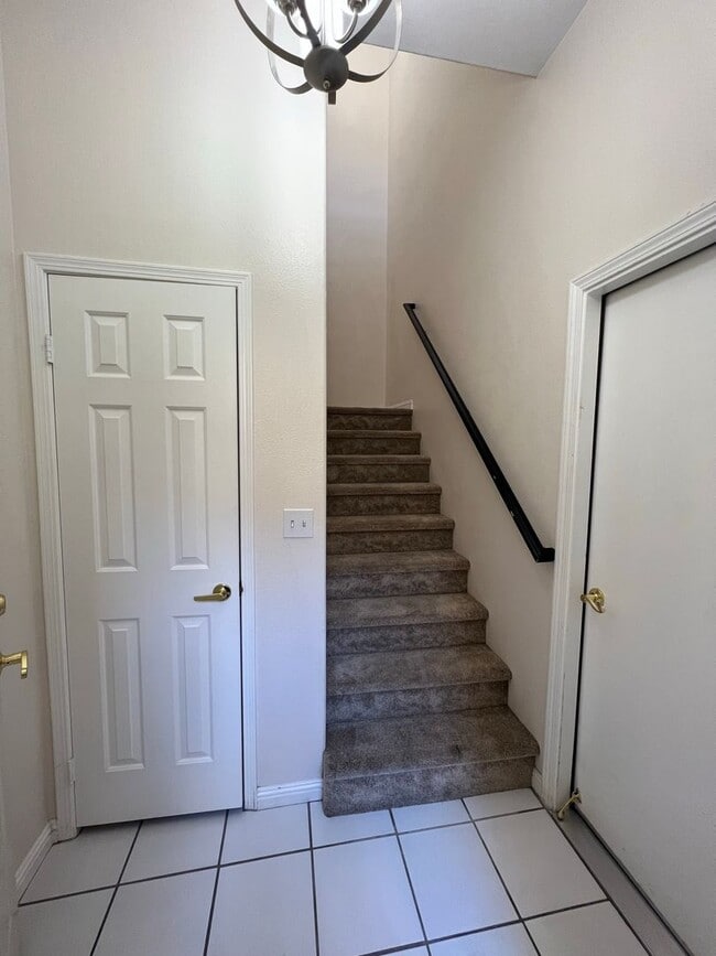 2975 Bluegrass Ln in Henderson, NV - Foto de edificio - Building Photo