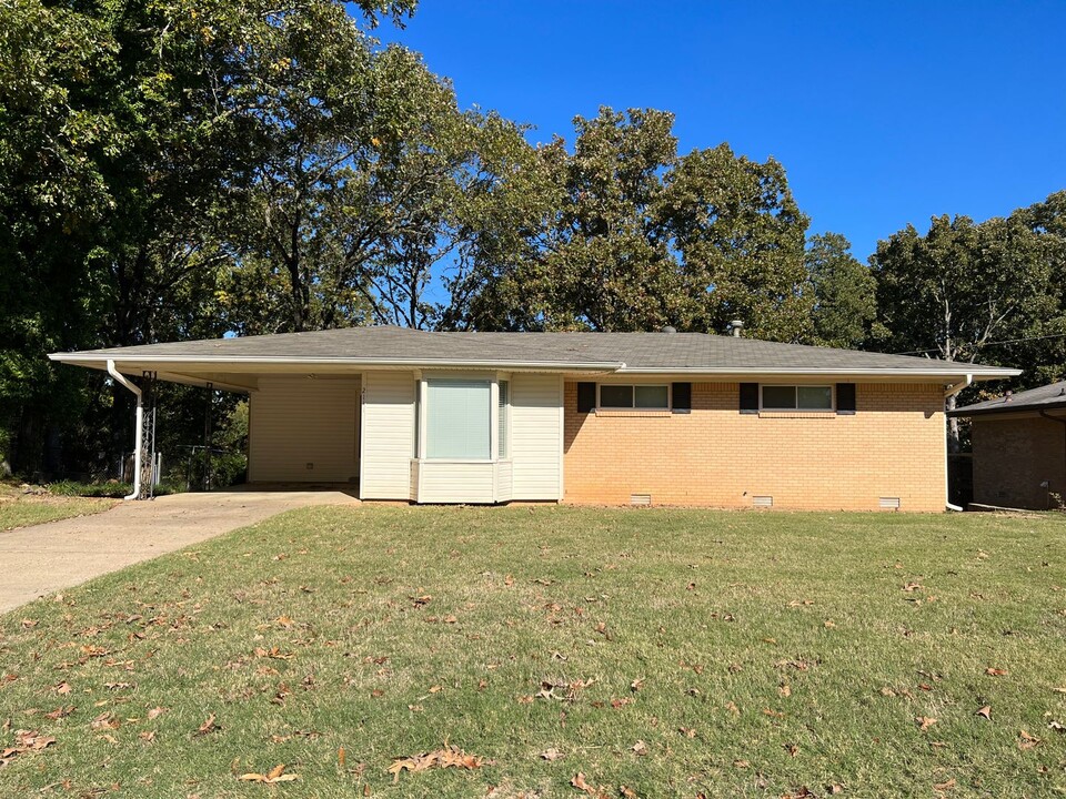 2111 Seminole Trail in North Little Rock, AR - Building Photo