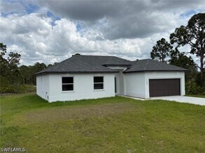 1089 Eisenhower Blvd in Lehigh Acres, FL - Building Photo - Building Photo