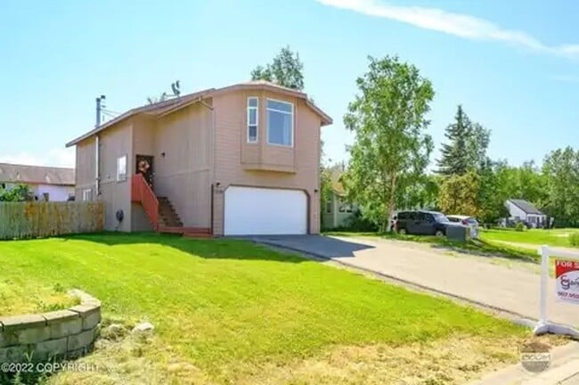 property at 1220 Woodstock Dr