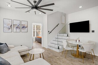 3518 Dennis St, Unit ID1387517P in Houston, TX - Foto de edificio - Building Photo