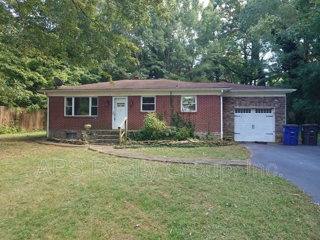 property at 3324 Arlington Dr