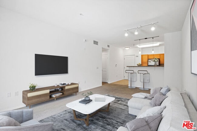 100 S Alameda St in Los Angeles, CA - Building Photo - Building Photo