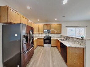 16447 E 97th Pl in Commerce City, CO - Foto de edificio - Building Photo