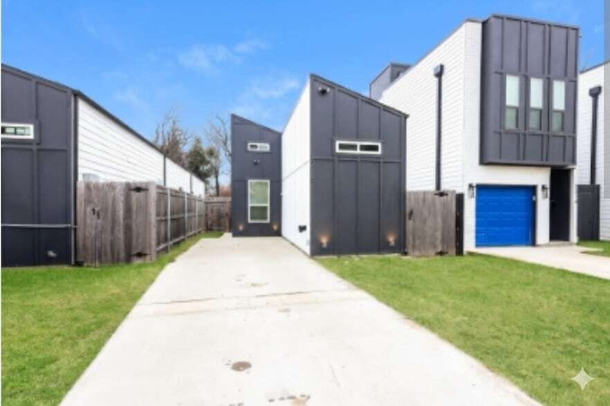 2216 Dyson St in Dallas, TX - Building Photo