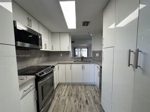 12302 NW 11th St in Miami, FL - Building Photo - Building Photo