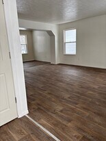 57 W Warren Ave in Youngstown, OH - Building Photo