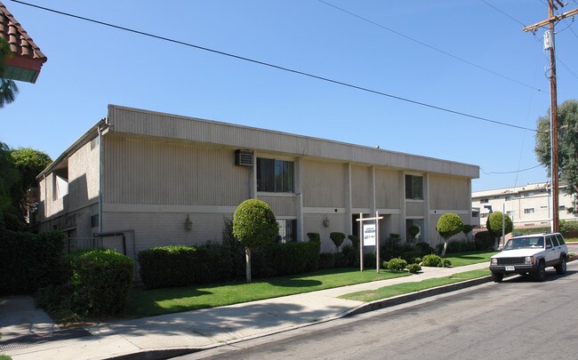 20952 Gresham St in Canoga Park, CA - Foto de edificio - Building Photo