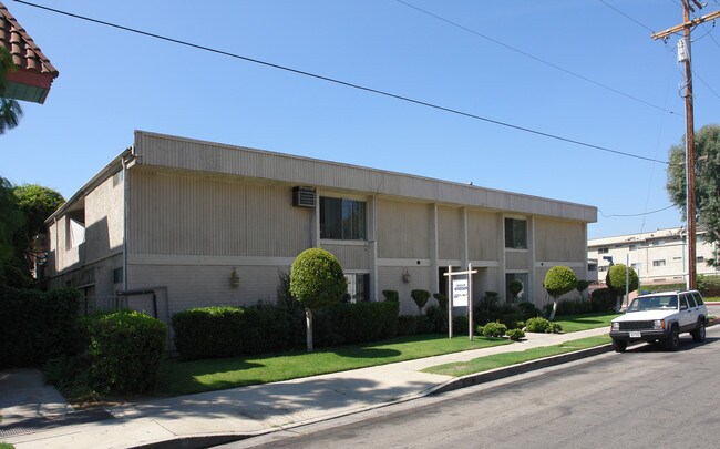 20952 Gresham St in Canoga Park, CA - Building Photo - Building Photo