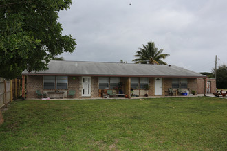 2682 Hinda Rd in West Palm Beach, FL - Building Photo - Building Photo