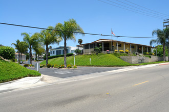 Villa Madeira in Escondido, CA - Foto de edificio - Building Photo