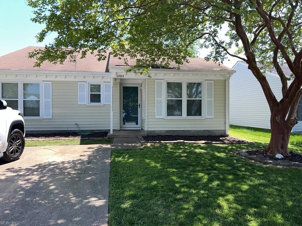 1004 Culver Ln in Virginia Beach, VA - Foto de edificio