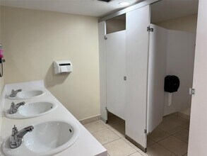 1849 S Ocean Dr in Hallandale Beach, FL - Building Photo - Building Photo