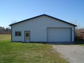 7470 Fenton Rd in Grand Blanc, MI - Building Photo - Building Photo