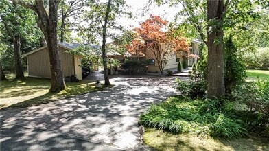2 Buckingham St in Barrington, RI - Building Photo - Building Photo