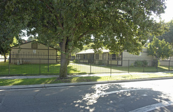 Lula Haynes Plaza Apartments in Fresno, CA - Building Photo - Building Photo