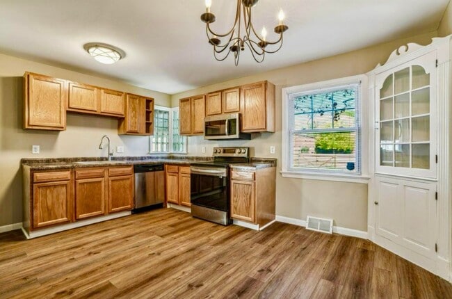 property at 1802 Bide A Wee Park Ave