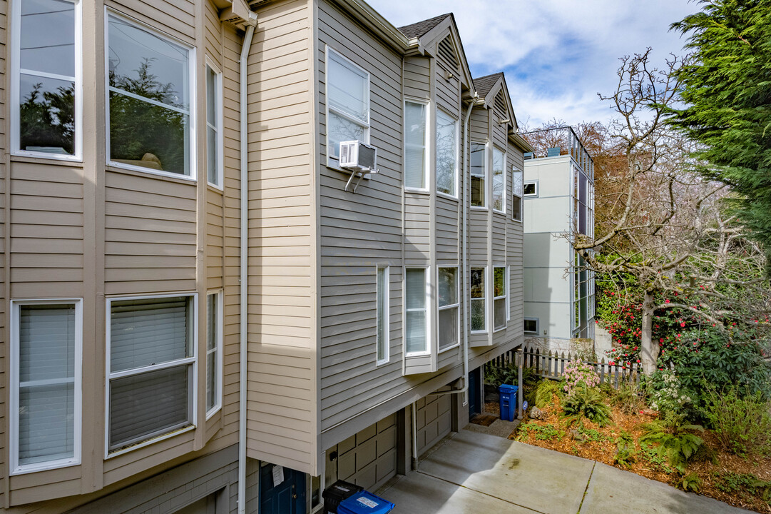 CITY LANES CONDOMINIUM in Seattle, WA - Building Photo