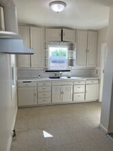 633 9th St in Orange Cove, CA - Building Photo - Building Photo