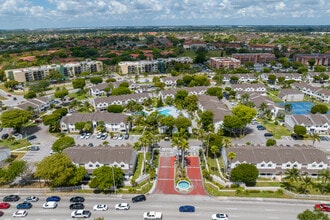 Antigua at Country Club of Miami in Hialeah, FL - Foto de edificio - Building Photo
