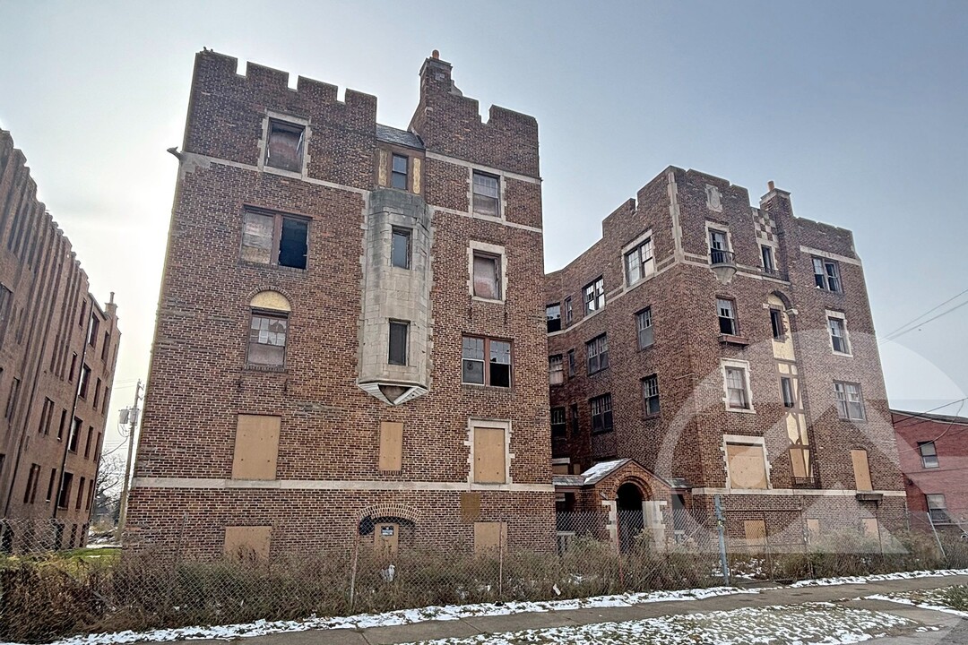 Merton Manor Apartments in Highland Park, MI - Foto de edificio