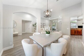 2587 Jardin Ct in Weston, FL - Foto de edificio - Building Photo