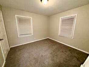 1320 S Crane St in Independence, MO - Building Photo - Building Photo