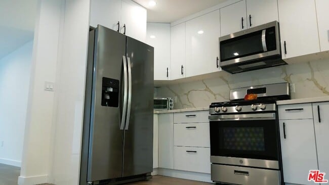 4522 Mammoth Ave in Los Angeles, CA - Building Photo - Building Photo