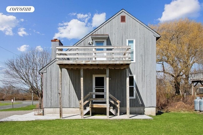 105 Benson Dr in Montauk, NY - Building Photo - Building Photo