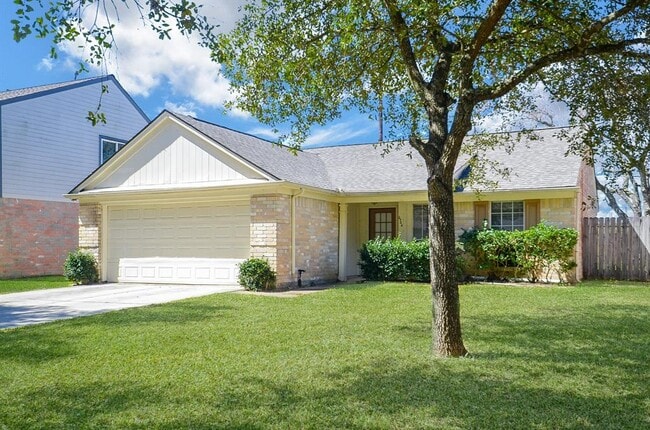 2726 Great Lakes Ave in Sugar Land, TX - Building Photo - Building Photo